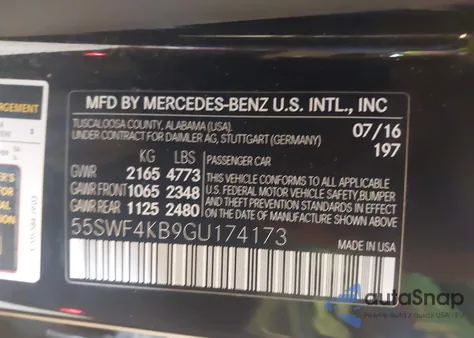 2016 Mercedes-Benz C 300 z USA, uszkodzony, nr VIN 55SWF4KB9GU174173